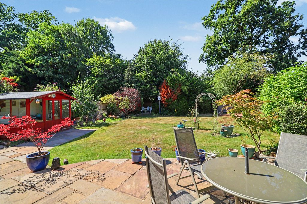 Property photo 2 of 12 Garden