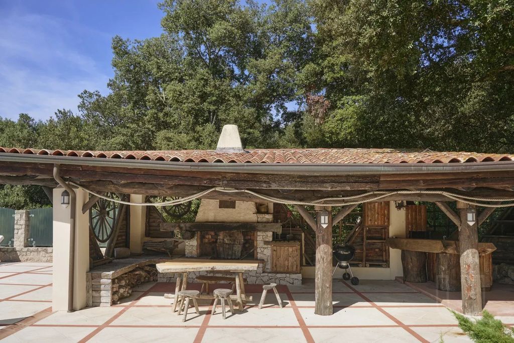 Property photo 3 of 18