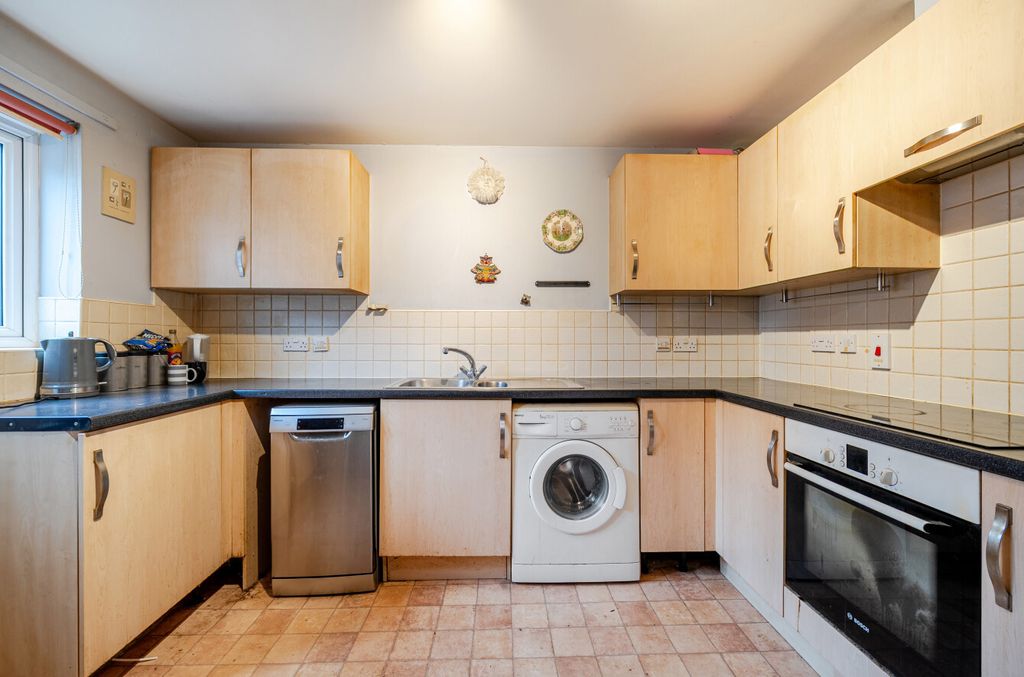 Property photo 2 of 11 1421100-9-69Aea12...