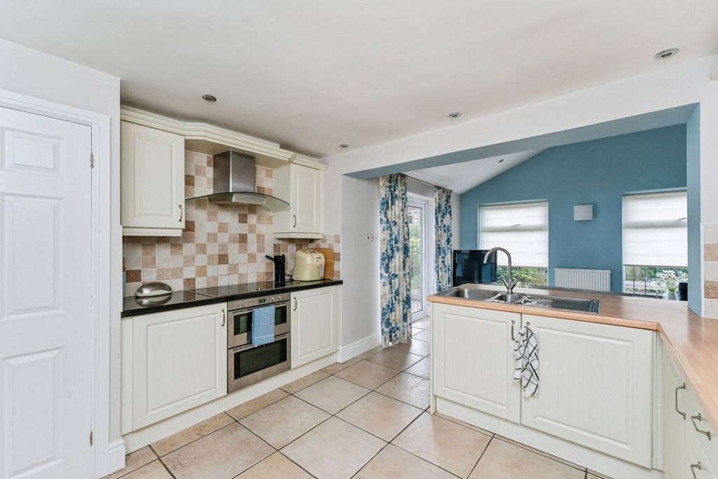 Property photo 2 of 17 Kitchen/Family Room