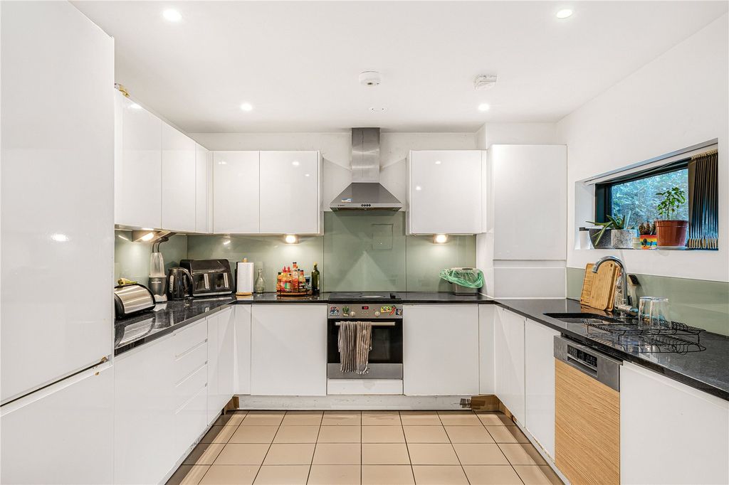 Property photo 3 of 21 Kitchen