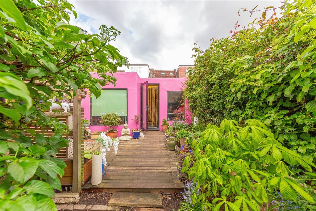 Property photo 2 of 22 Garden