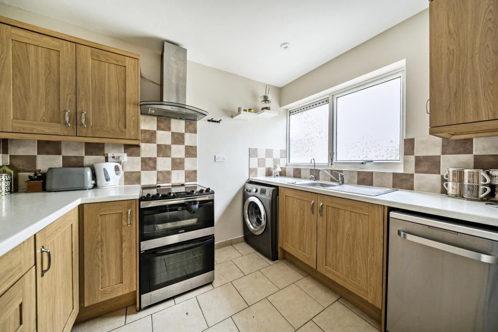 Property photo 3 of 23 Kitchen