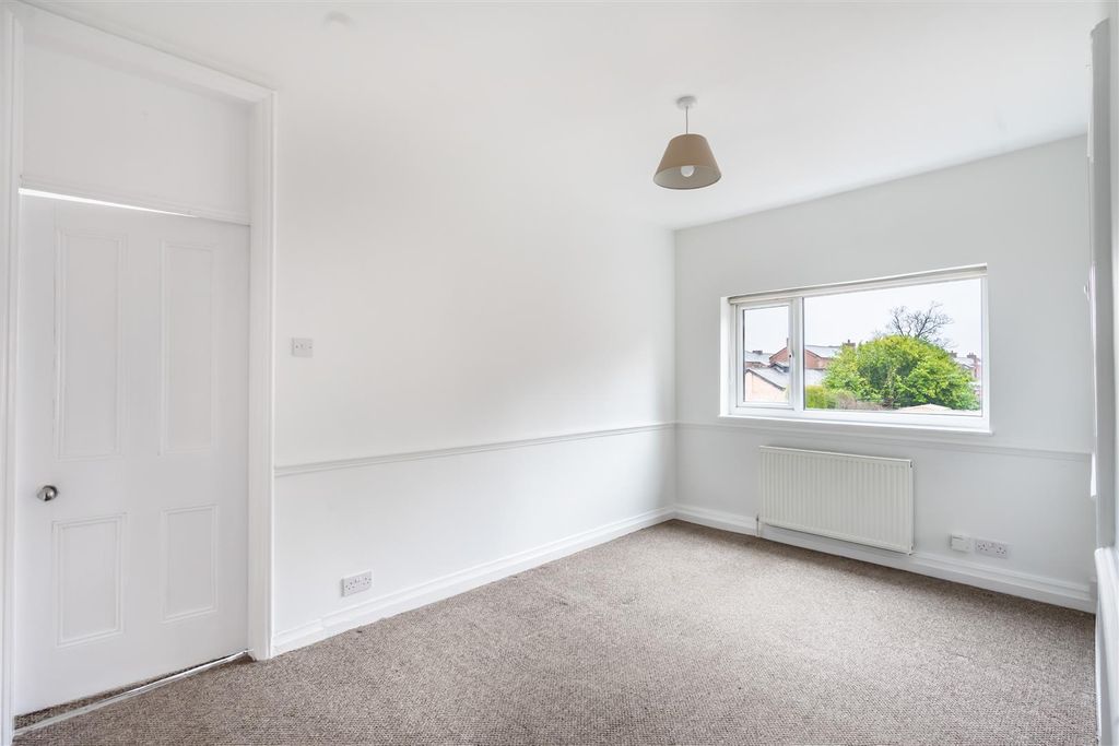 Property photo 3 of 8 Flat 2 Moorland Street-4.Jpg