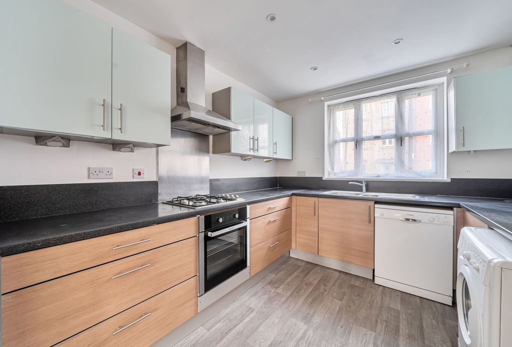 Property photo 2 of 16 1414866-14-698c82...