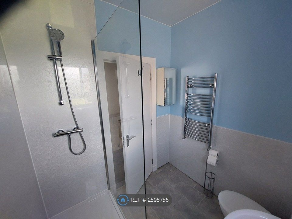 Property photo 2 of 15 Bathroom