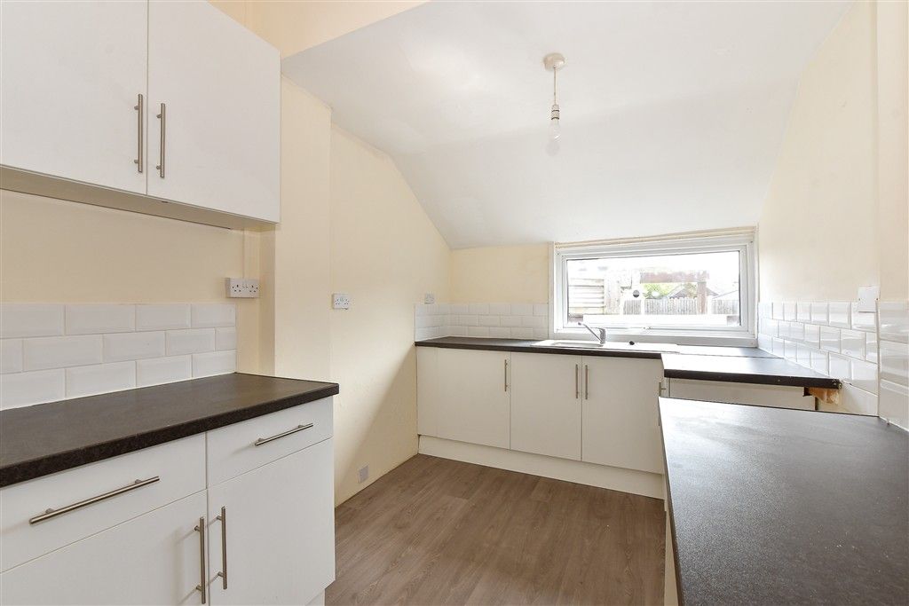 Property photo 3 of 10 Kitchen