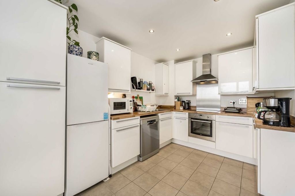 Property photo 3 of 5