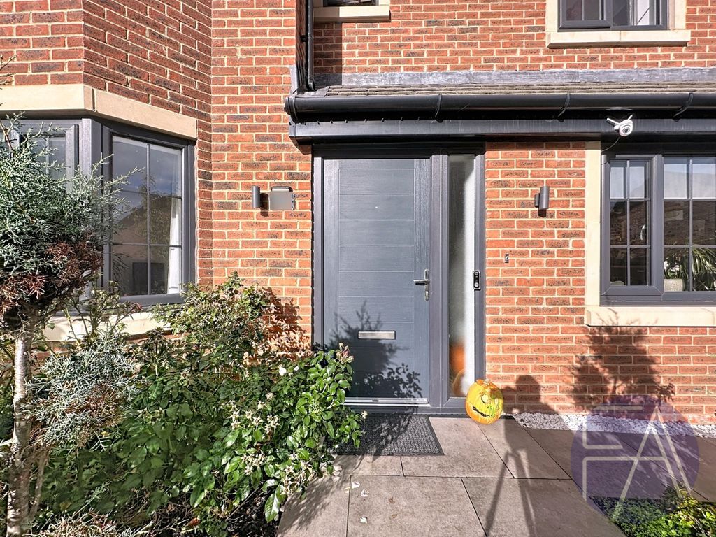 Property photo 3 of 64 4639075