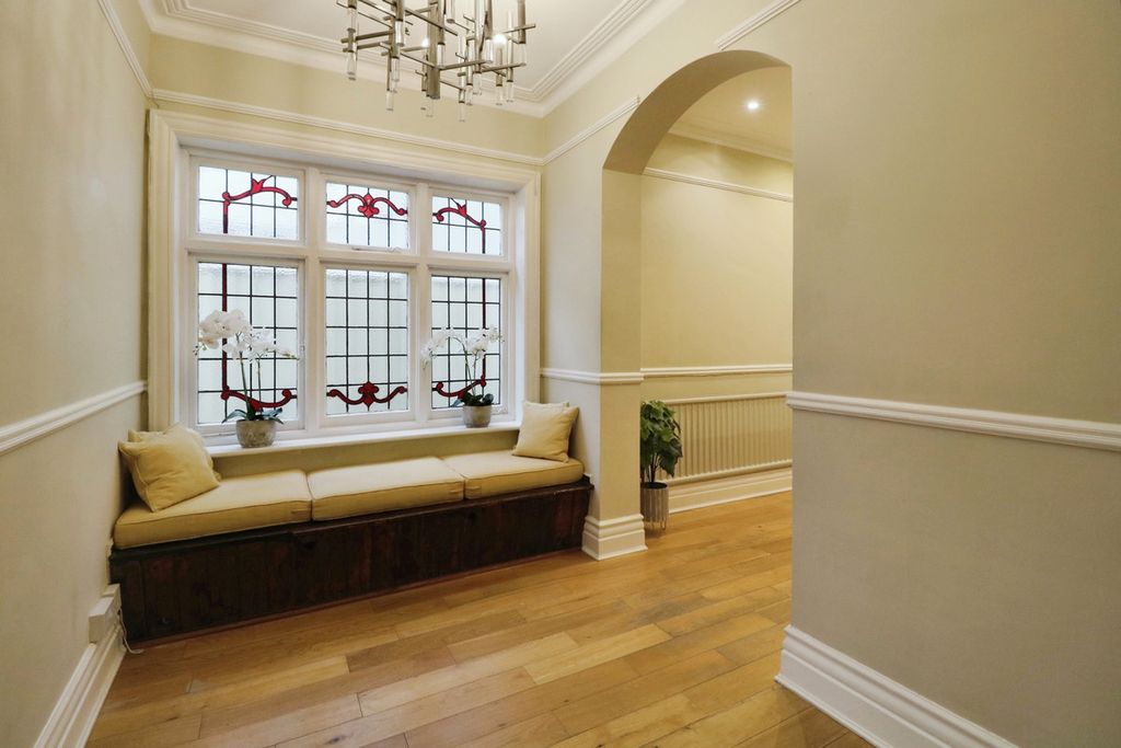 Property photo 2 of 33