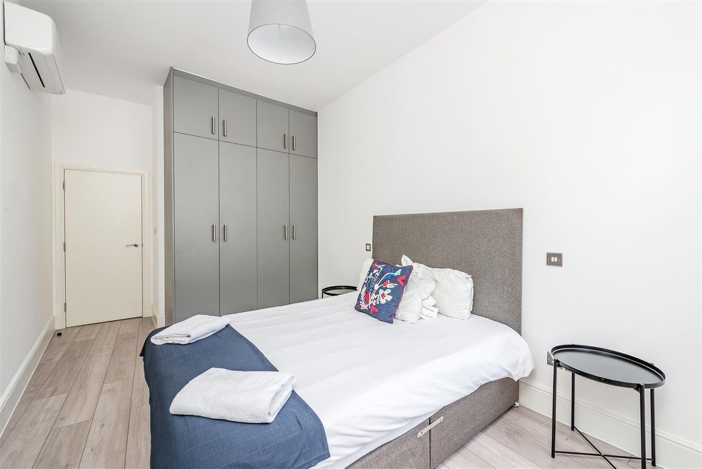 Property photo 3 of 10 Bedroom