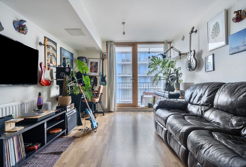 Property photo 3 of 11 1408567-2-69839A8...