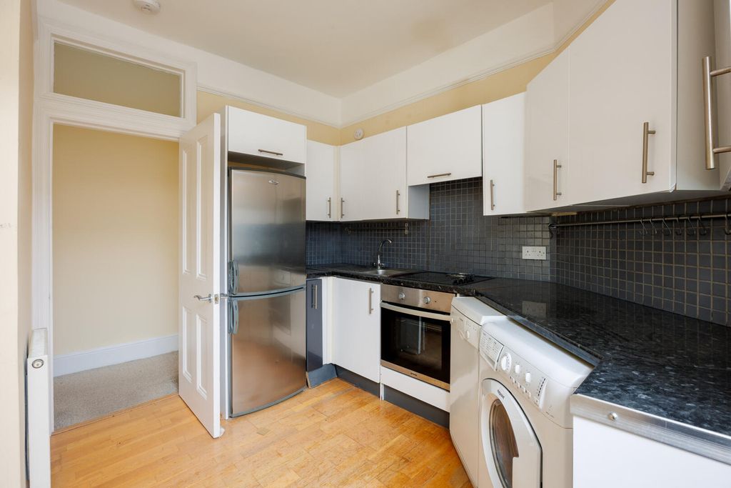 Property photo 3 of 10 Kitchen