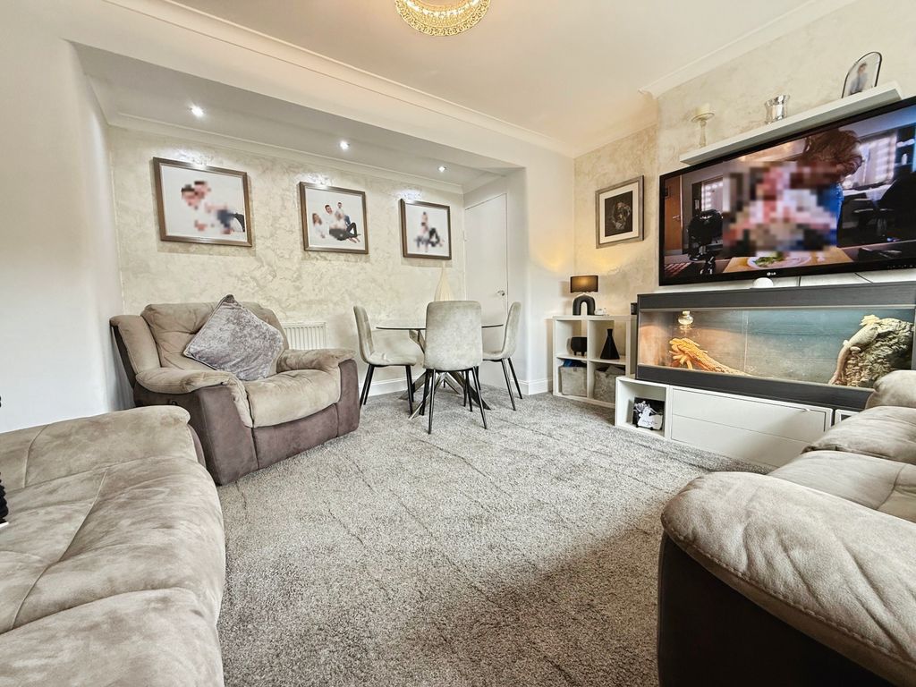 Property photo 3 of 24 Lounge Angle