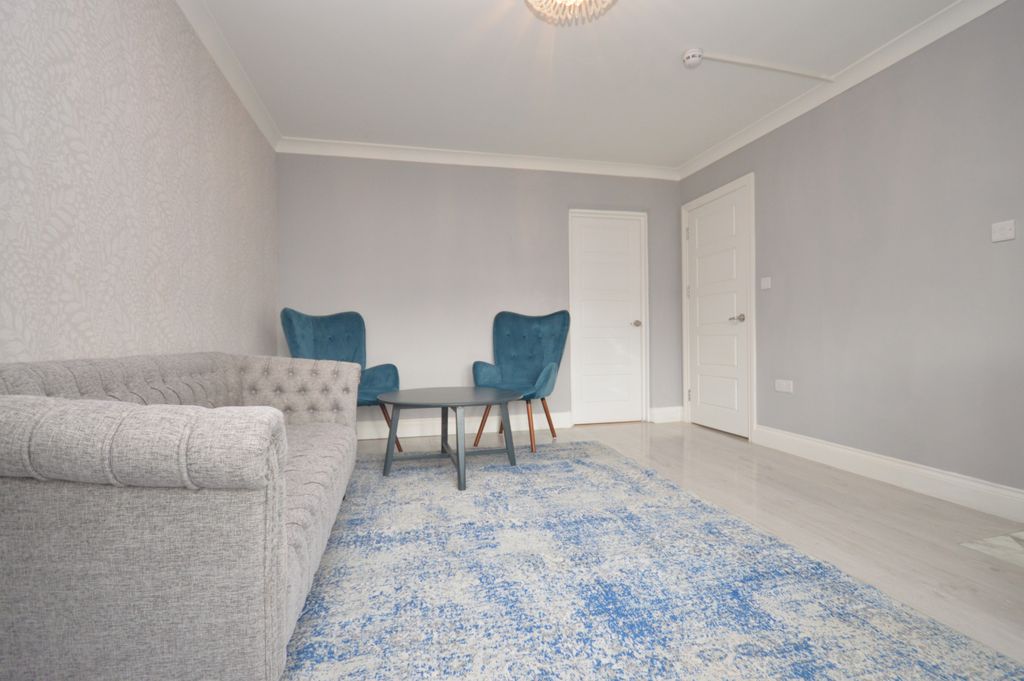 Property photo 3 of 8 Gallery