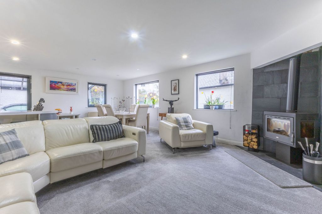 Property photo 2 of 50