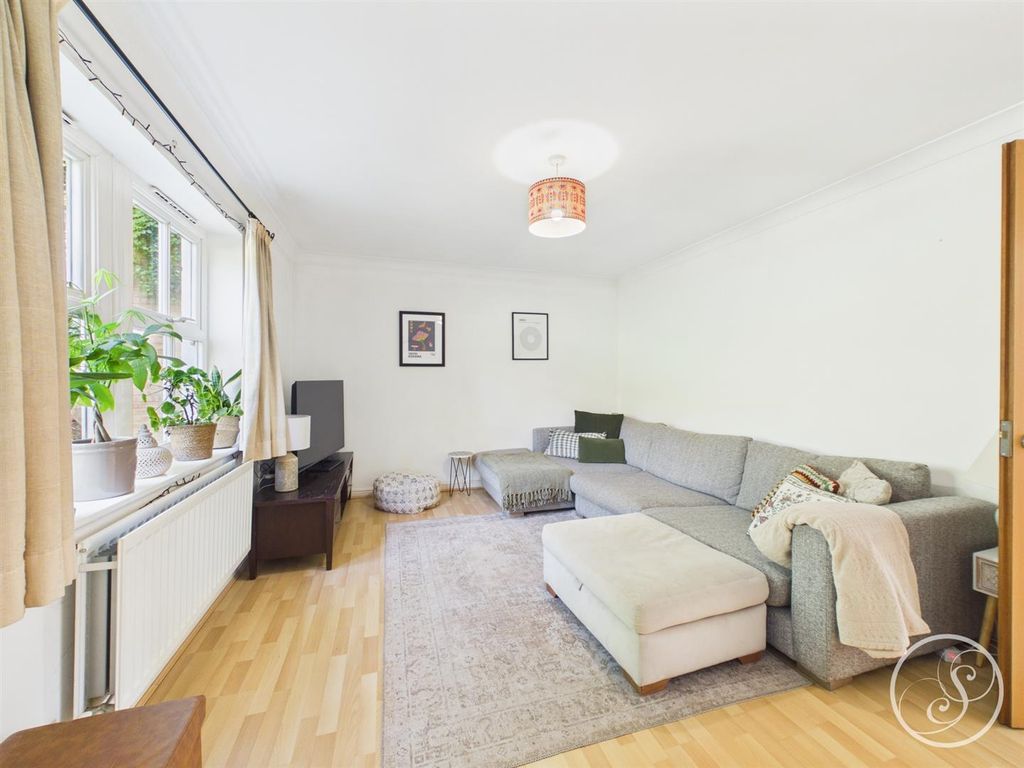 Property photo 3 of 16 Living Room
