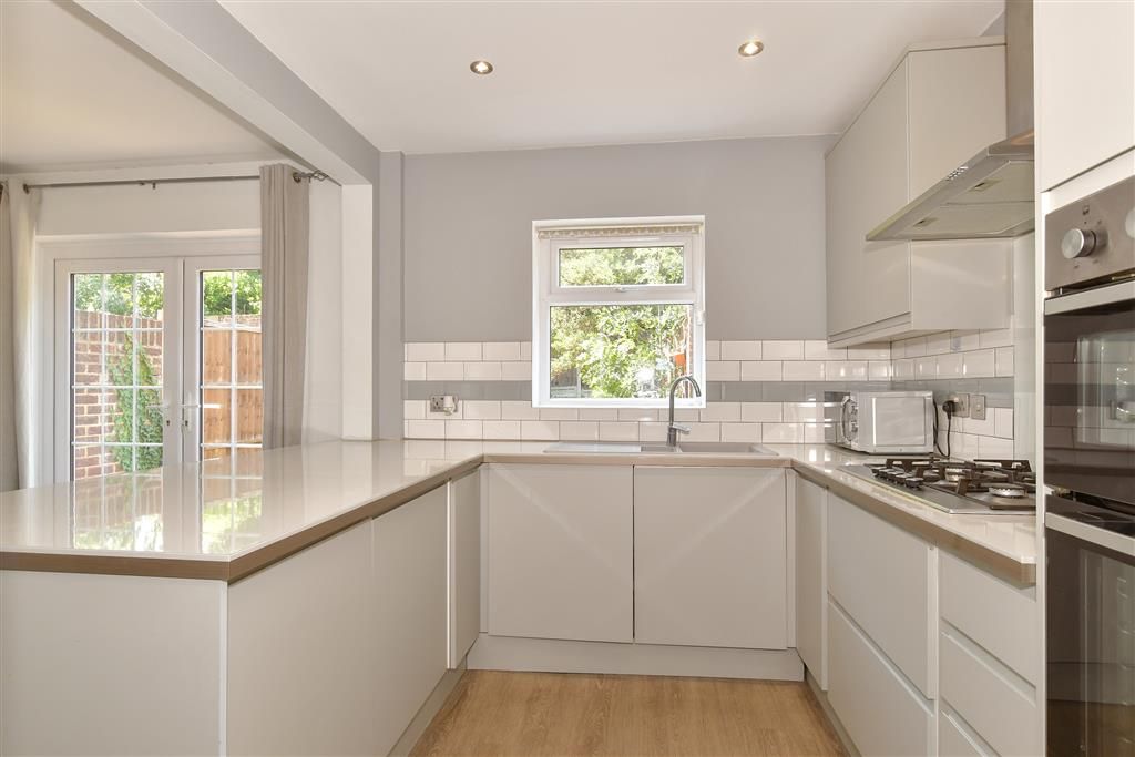 Property photo 3 of 15 Kitchen