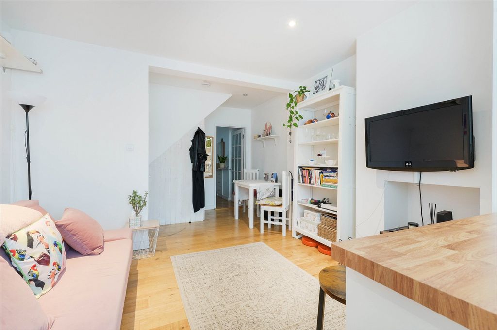 Property photo 3 of 8 Reception