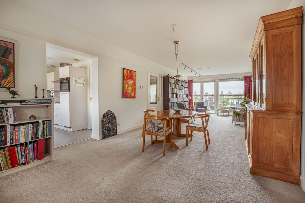 Property photo 3 of 41