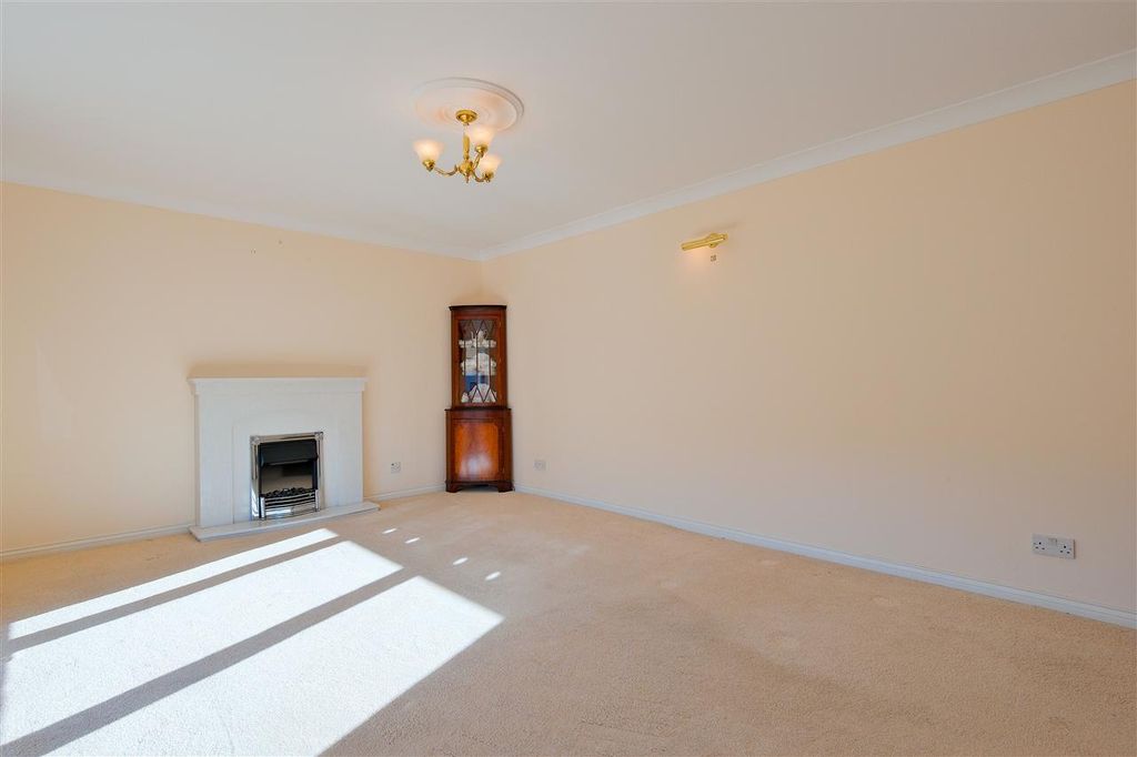 Property photo 3 of 27