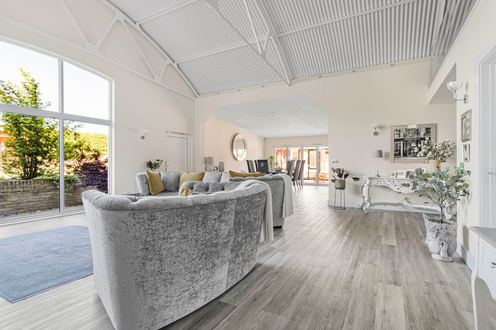 Property photo 3 of 53 1352820