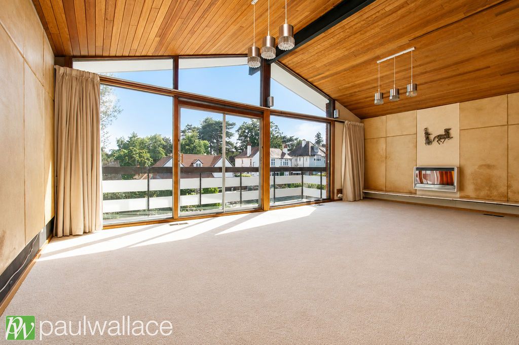 Property photo 2 of 25 Lounge