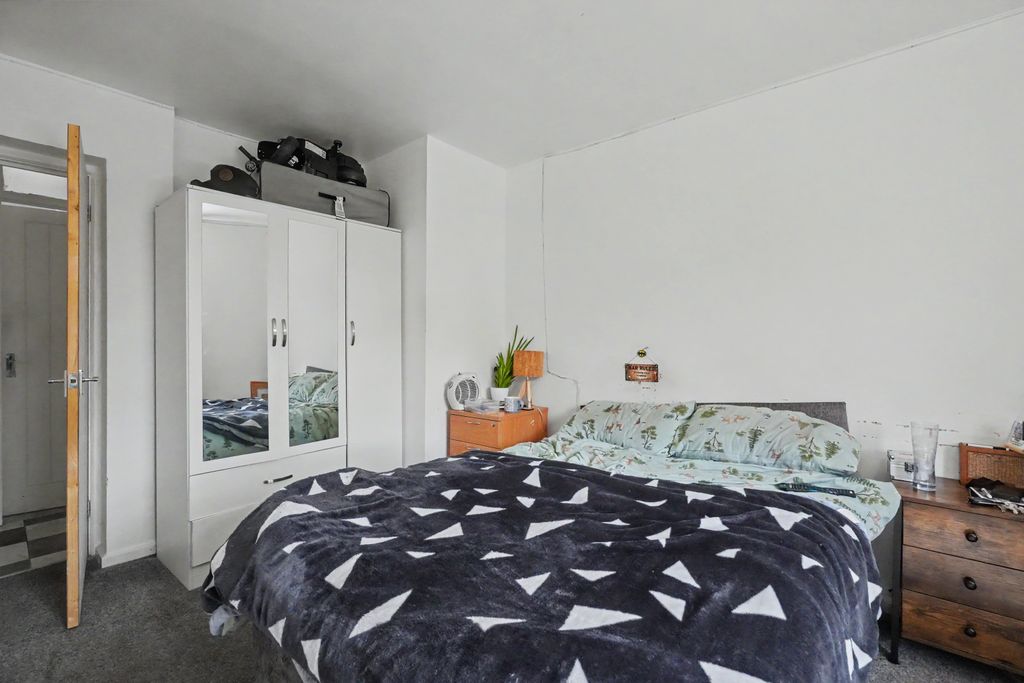Additional image 8 of 2 bed flat for saleFrobisher Close, Daventry NN11