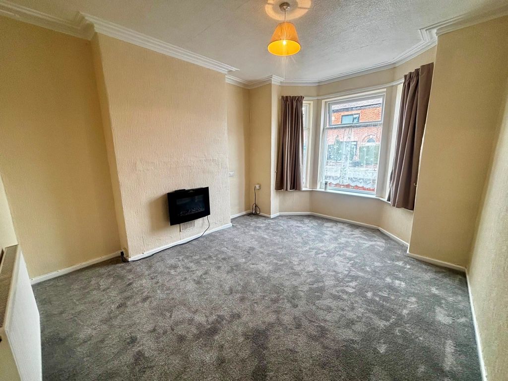 Property photo 2 of 6 Bedroom