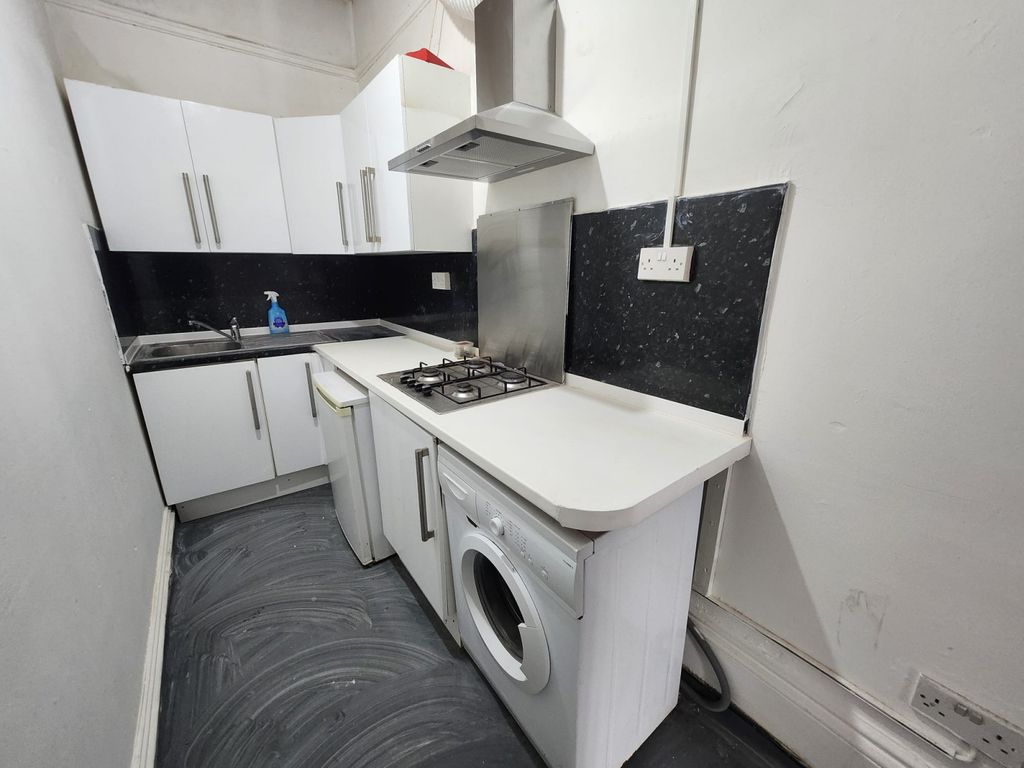 Property photo 2 of 7 Gallery