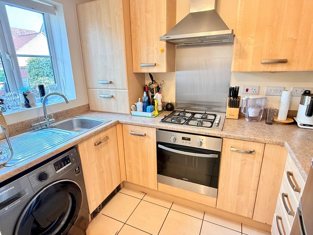 Property photo 2 of 8 Kitchen