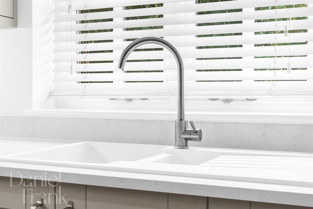 Property photo 3 of 31