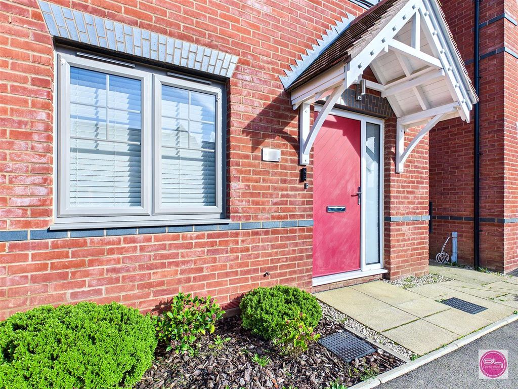 Property photo 2 of 34 Amber Place, Newhall (2).Jpg