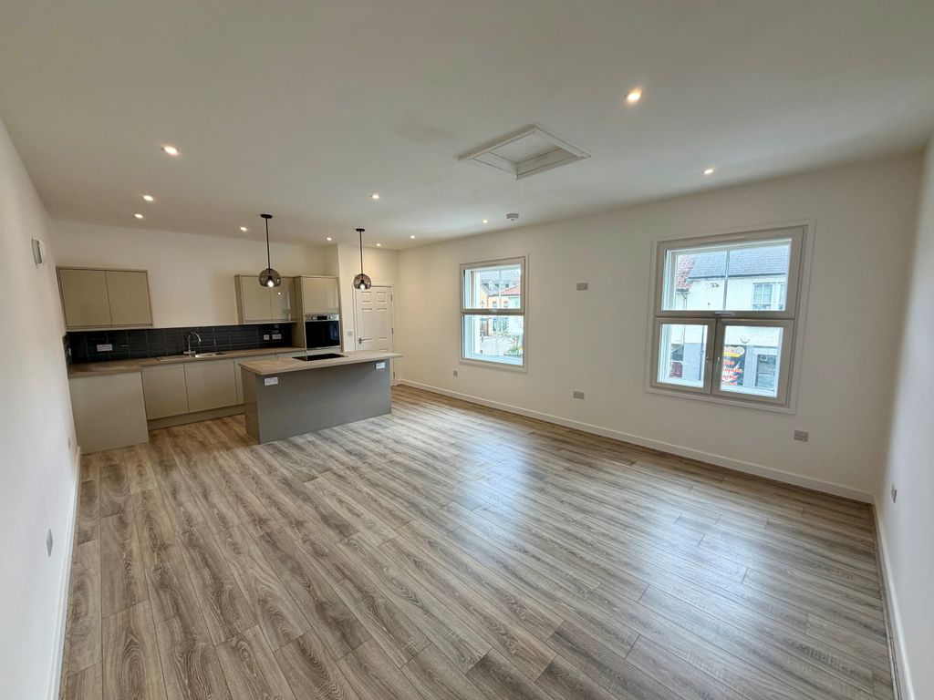 Property photo 3 of 8 Image