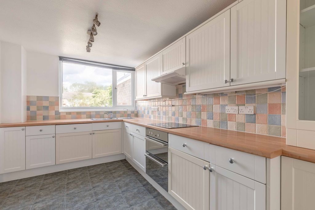 Property photo 2 of 12 Kitchen