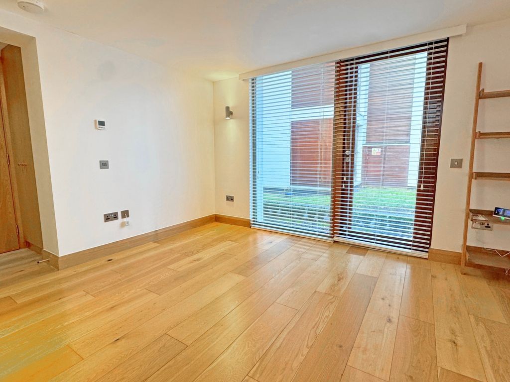 Property photo 2 of 9 Picture No. 22