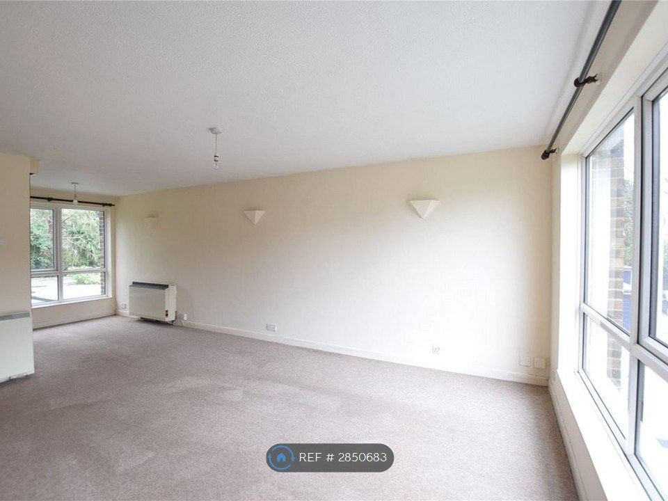 Property photo 1 of 7 Living Room