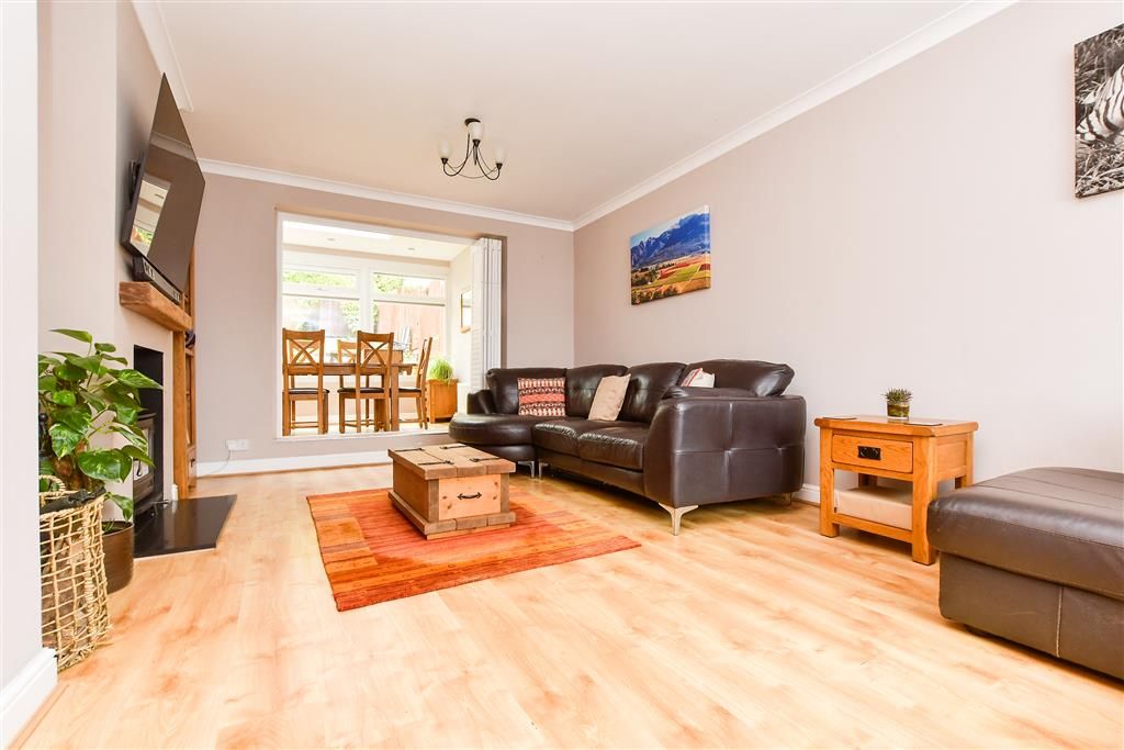 Property photo 1 of 13 Lounge