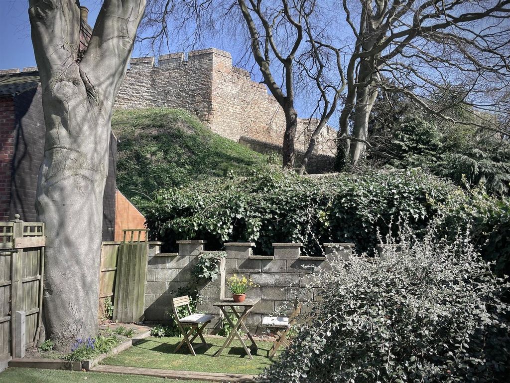 Property photo 2 of 20 Garden 1.Jpg