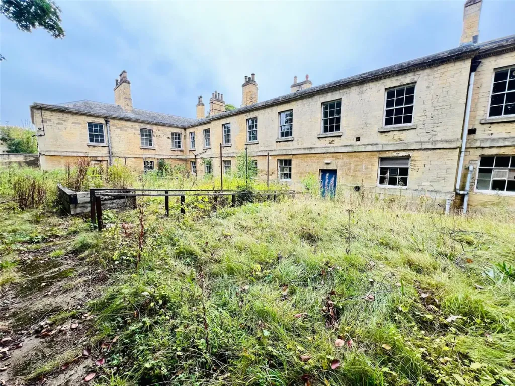 Property photo 1 of 12