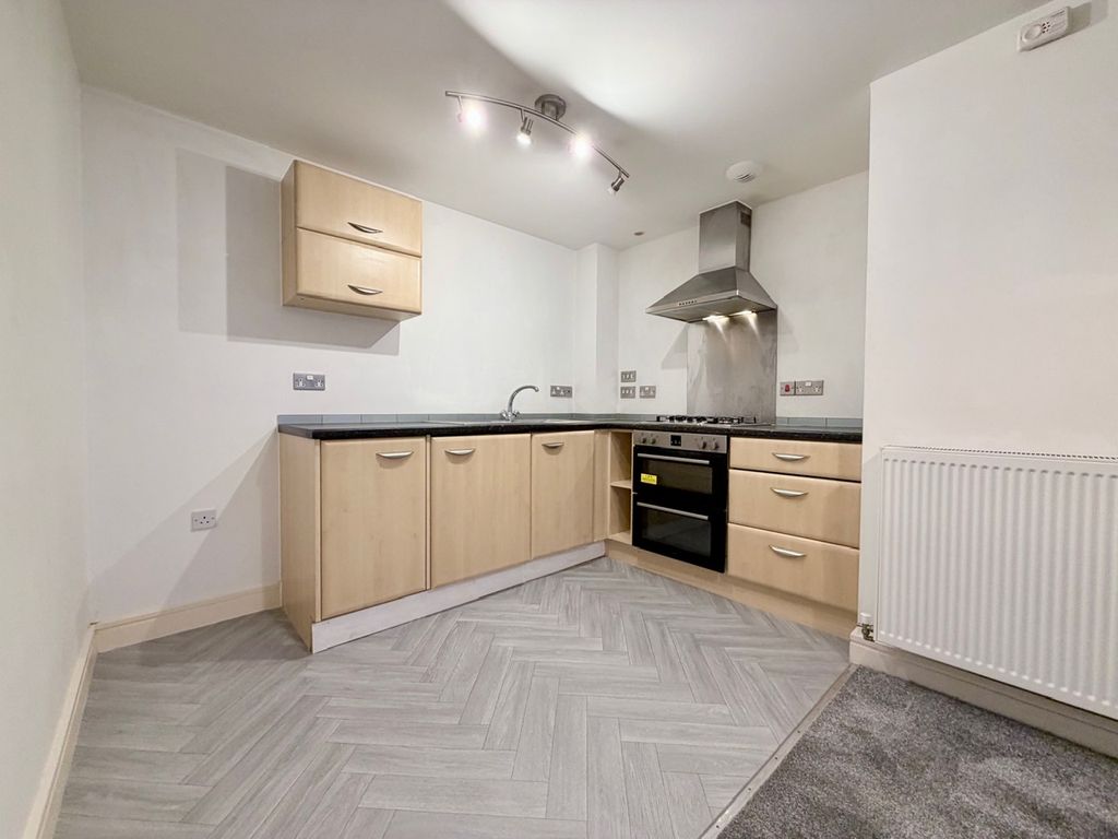 Property photo 3 of 9 Kitchen