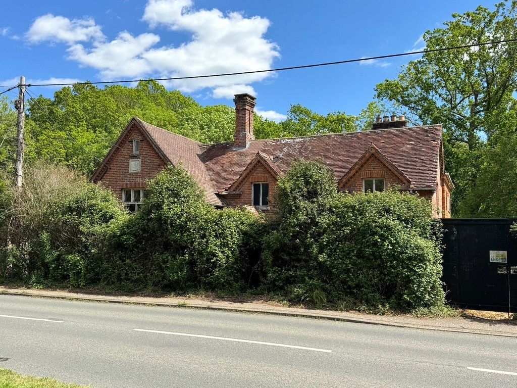 Property photo 2 of 3 External