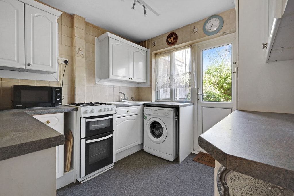 Property photo 3 of 18 4975555