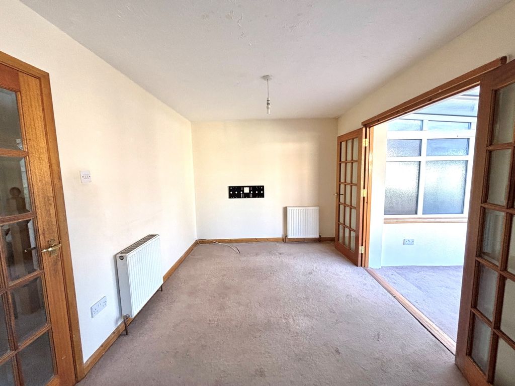Property photo 2 of 16 Lounge