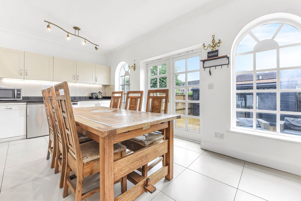 Property photo 2 of 25