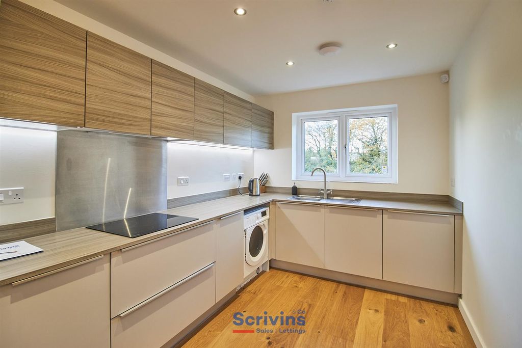 Property photo 2 of 13 Milbanke Close Es  2.Jpg