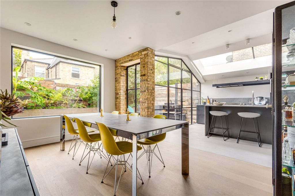 Property photo 2 of 17 Picture No. 12