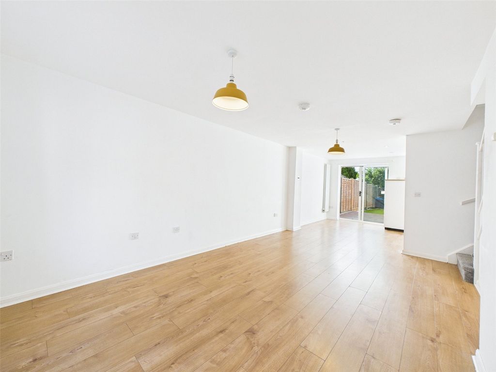 Property photo 2 of 17 Picture No. 06