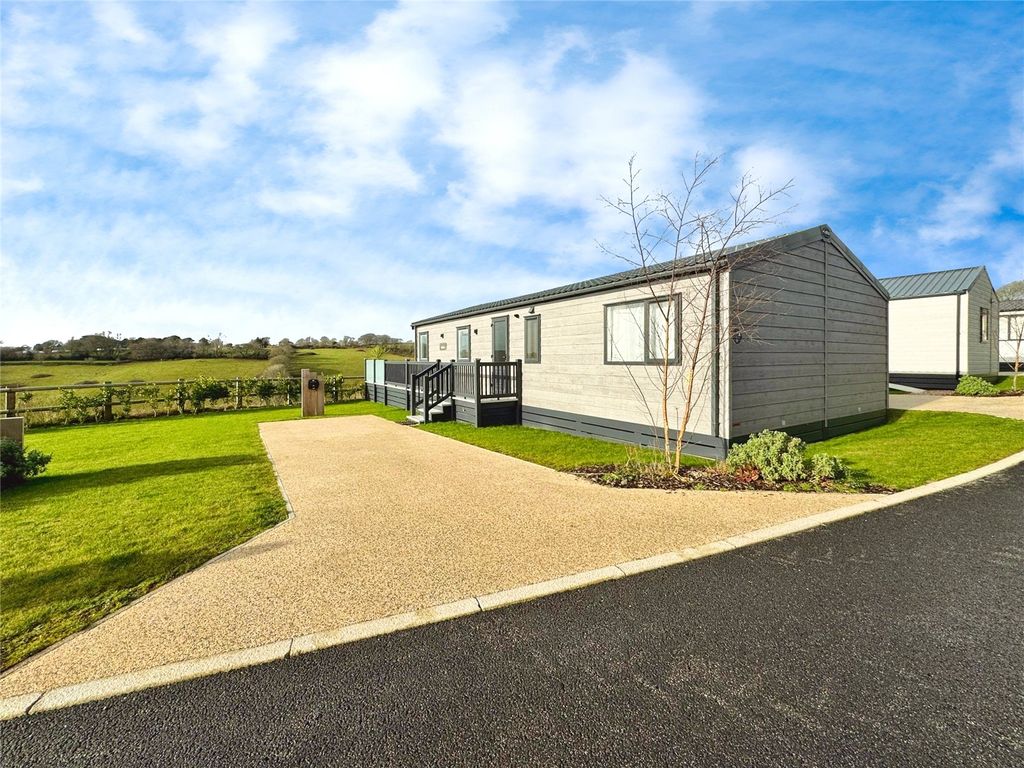 Property photo 1 of 31 Lodge