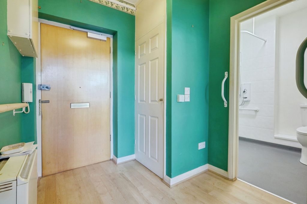 Property photo 3 of 9